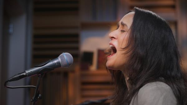 JULIETA VENEGAS TIGHT SINGING LA LINEA 5 08 00 01 59 07