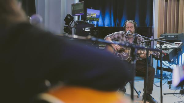 over shoulder shot of brian from silversun pickups