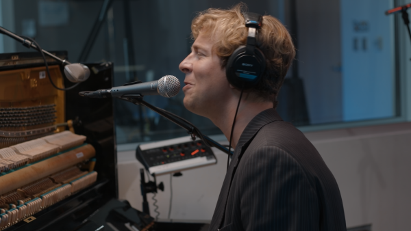 Close up image of Tom Odell singing Don't Let Me go